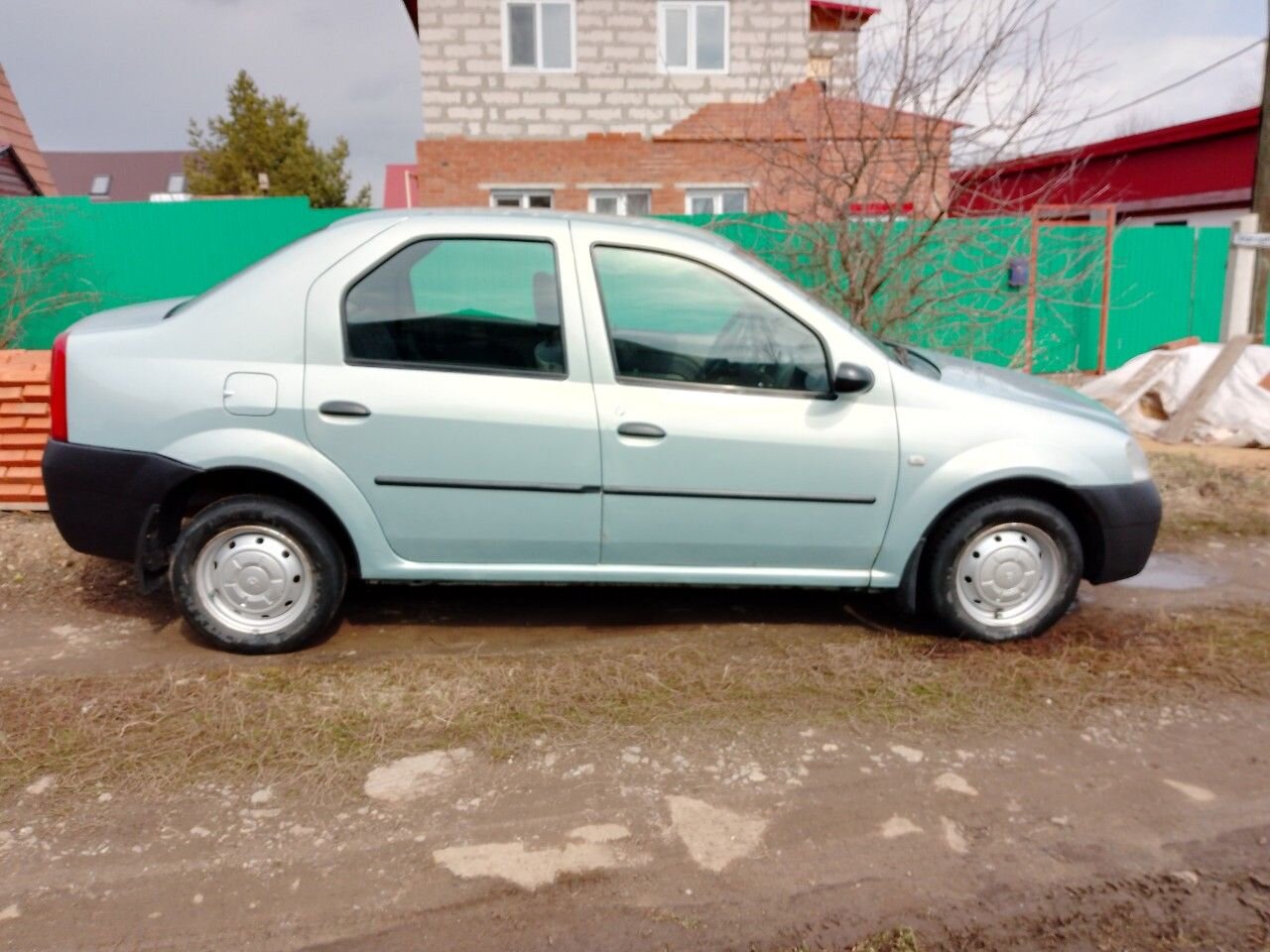 Renault Logan: фото владельца