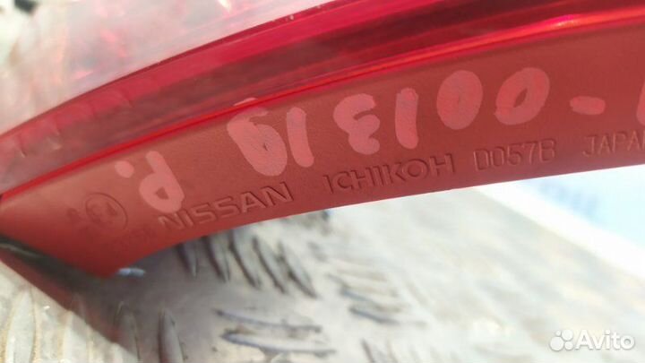 Фонарь в крышку багажника правый Nissan Murano Z51