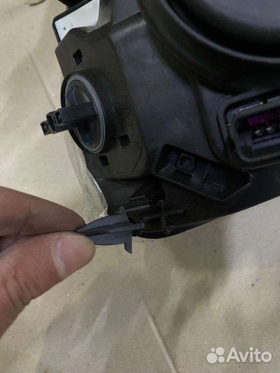 Фара левая Renault Duster 260606852r