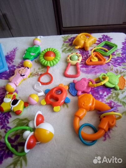 Погремушки в количестве около 10 штук