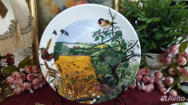 Тарелка The Village in the Valley Colin Newman