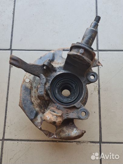 Поворотный кулак передний nissan primera P11