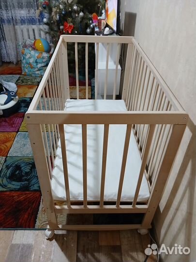 Детская кроватка с матрасом