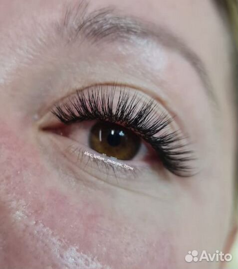 Мастер по наращиванию ресниц