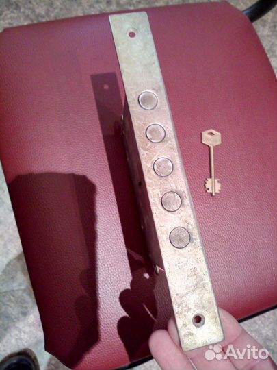 Дверной замок сейфовый