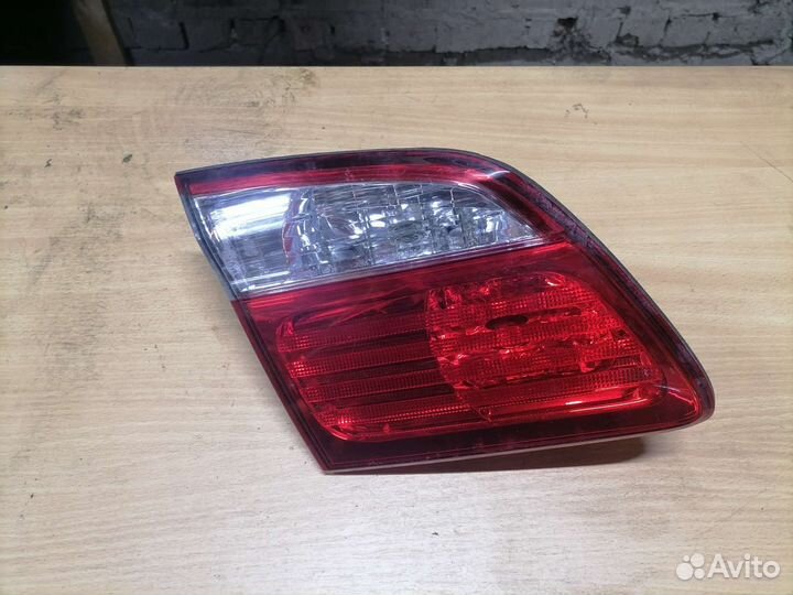 Левый фонарь крышки багажника Nissan Maxima A33