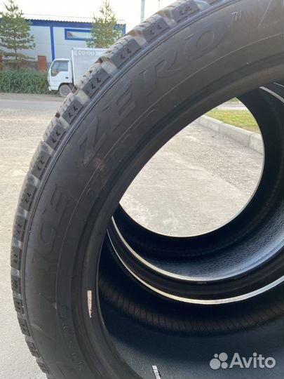 Pirelli Ice Zero 275/40 R20 и 315/35 R20