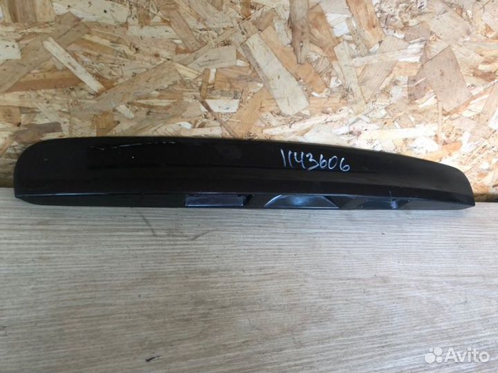 Накладка двери багажника задняя Nissan Qashqai J10