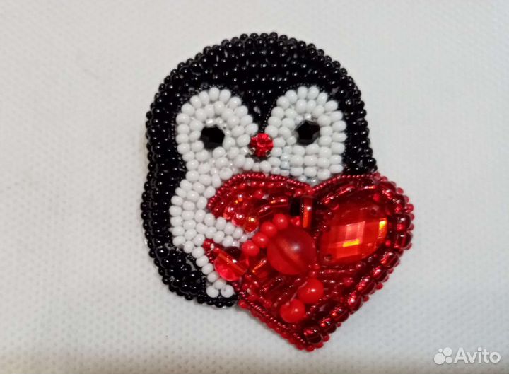 Брошь из бисера ручной работы