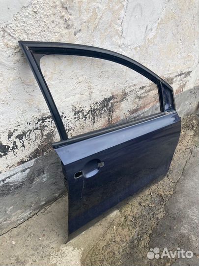 Дверь передняя правая на Volkswagen polo седан