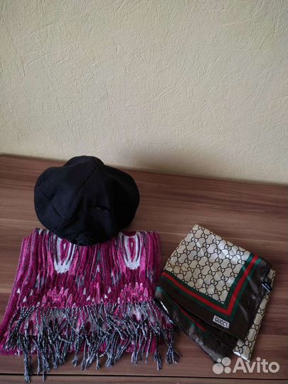 Берет с шарфом