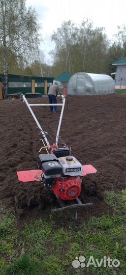 Вспашка земли мотоблоком