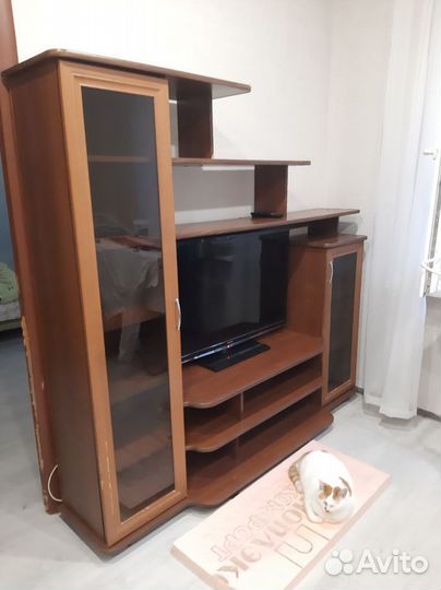 Раскладушка, стол и тв стенка бесплатно