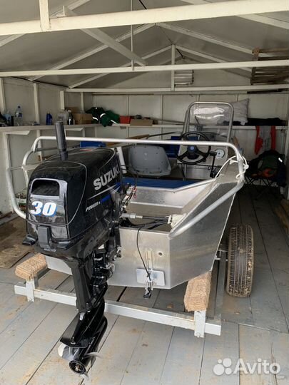 Лодка с мотором