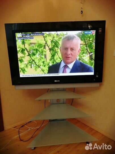 Телевизор Philips с тумбой