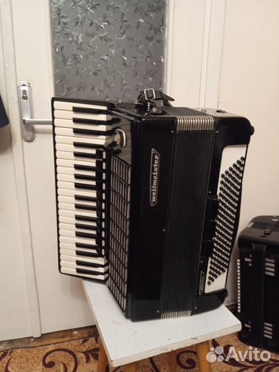 Аккордеон weltmeister stella4/4