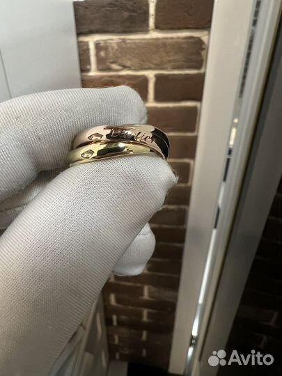 Золотое кольцо Cartier trinity