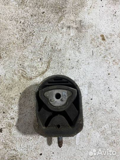 Подушка двигателя A1692401417