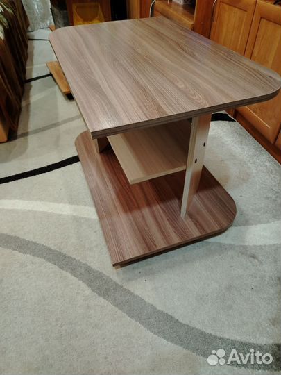 Журнальный столик на колесах бу