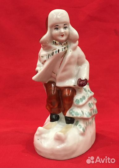 Статуэтка фарфоровая. Мальчик на лыжах. СССР