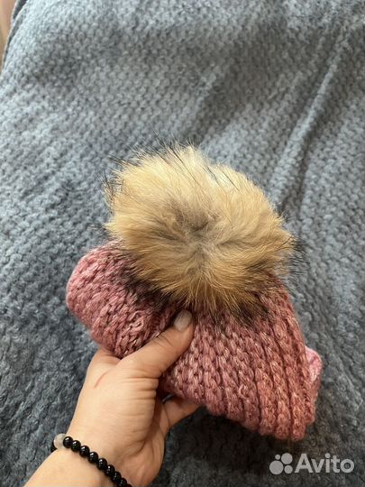 Шапка с натуральным помпоном женская