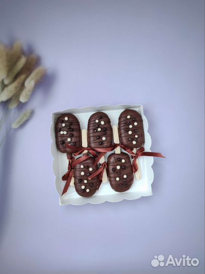 Подарочный набор чизкейков в молочном шоколаде