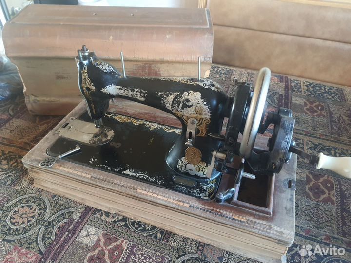 Антикварная швейная машина Anker