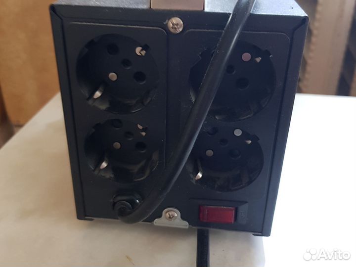 Стабилизатор напряжения Ippon 1200вт