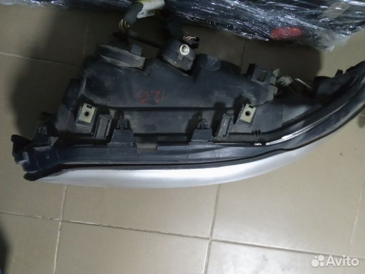 Фара ксеноновая левая Volvo