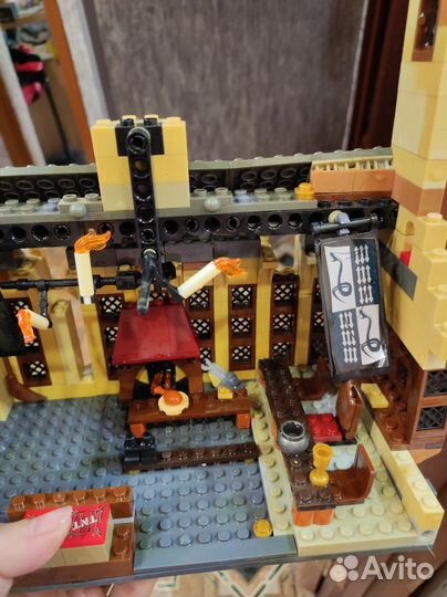 Огромная коробка игрушка и одежды