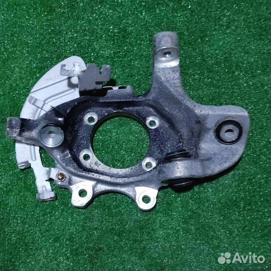 Кулак задний левый Mercedes-Benz E-Class W213