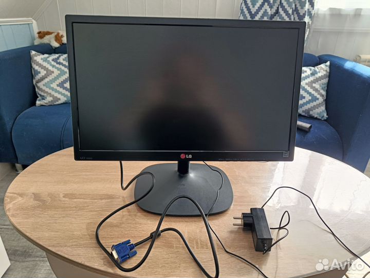 Монитор LG 22M35