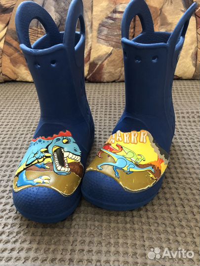 Сапоги с динозаврами Crocs 11