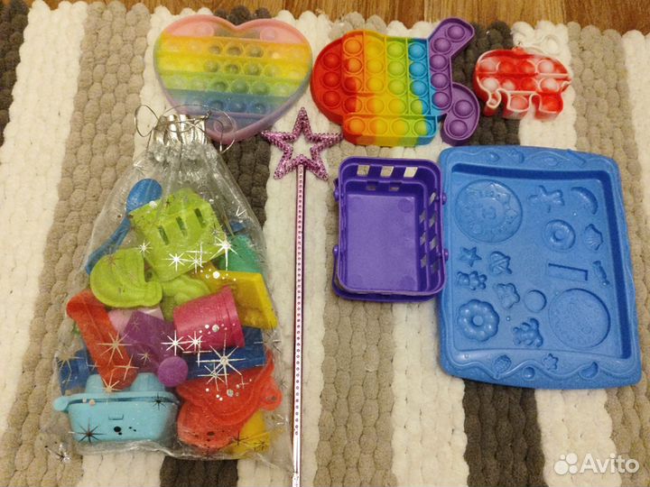 Детские игрушки, повязки, сумочки