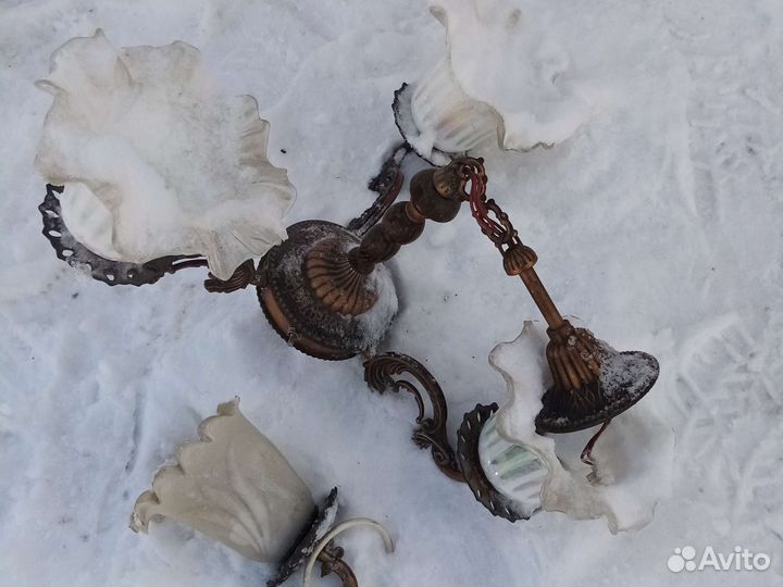 Старые люстры, бра