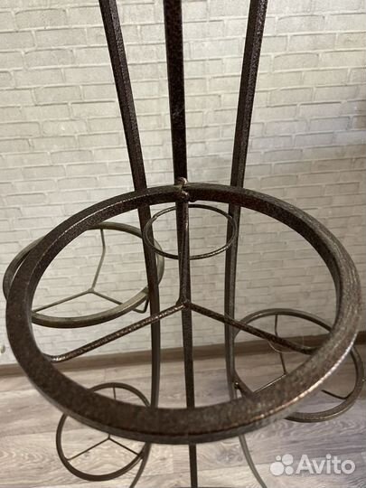 Подставка для цветов металлическая