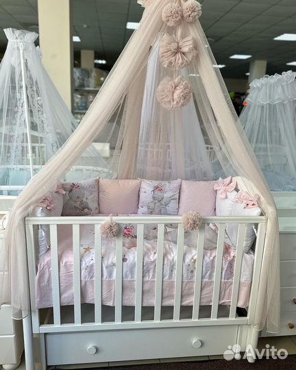 Детская кроватка с маятником и ящиком