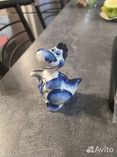 Фигурка фарфор