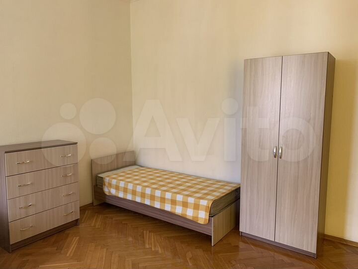 Комната 50 м² в 5-к., 4/5 эт.