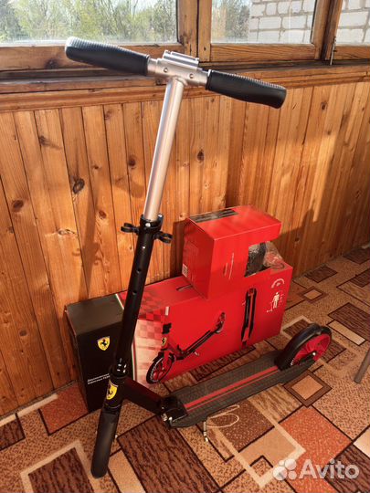 Самокат взрослый ferrari