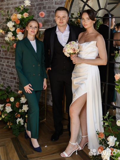 Ведущая/ ведущий + DJ