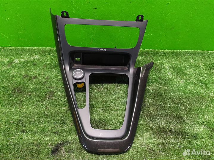 Накладка центральной консоли Ford Focus 3 (CB8) 2