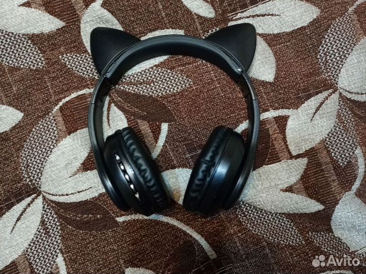 Беспроводные наушники с ушами