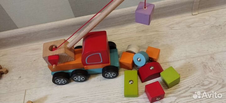 Игрушка Кран деревянный магнитный