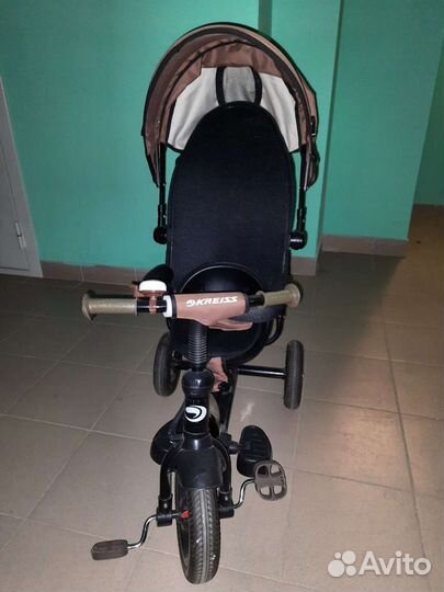 Трехколесный велосипед с ручкой