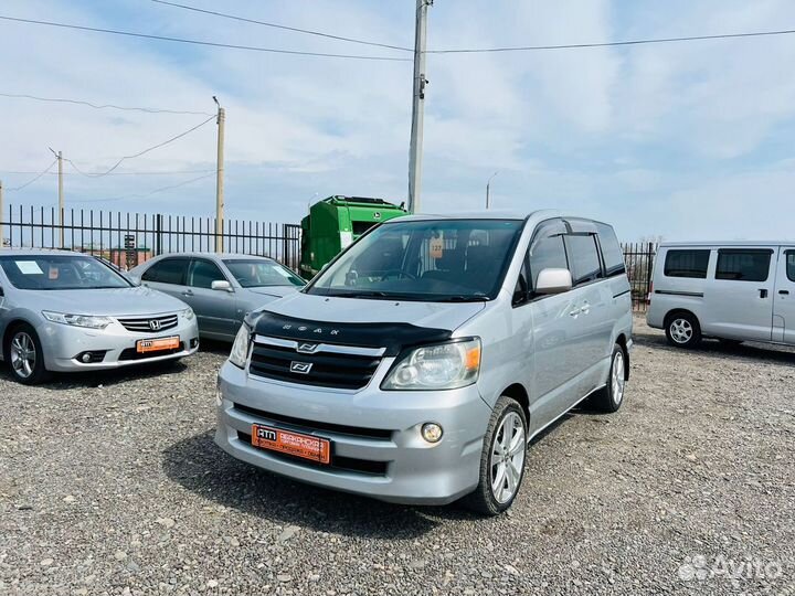 Toyota Noah 2.0 AT, 2003, 220 000 км