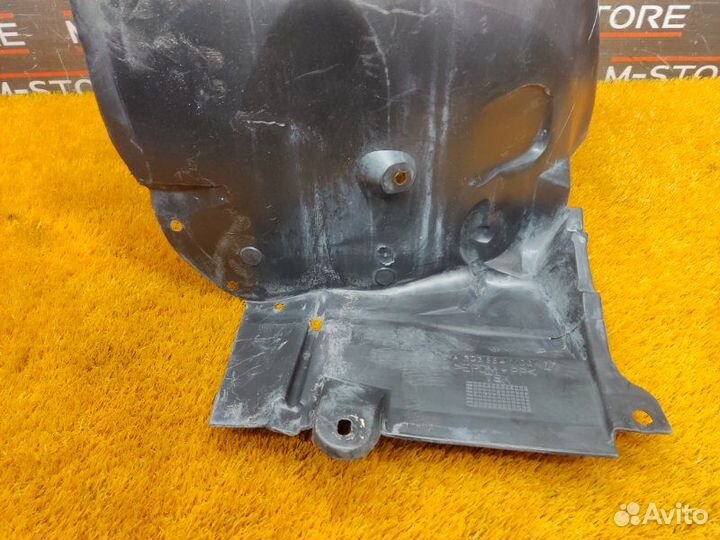 Подкрылок передний левый Mercedes-Benz C-Class