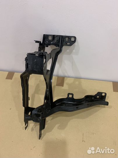 Bmw X5 G05 кронштейн фары LH