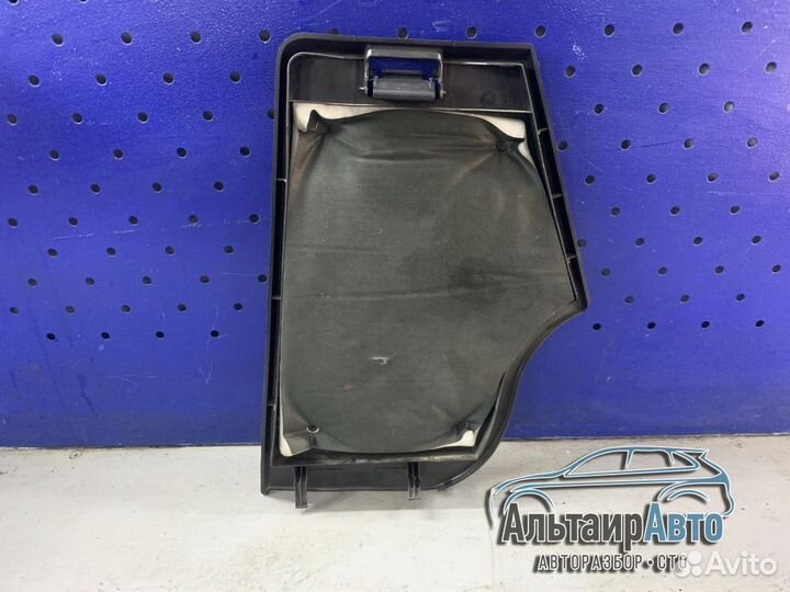 Крышка заглушка багажника правая Discovery 3