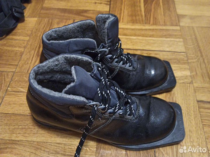 Лыжные ботинки 38размер spine